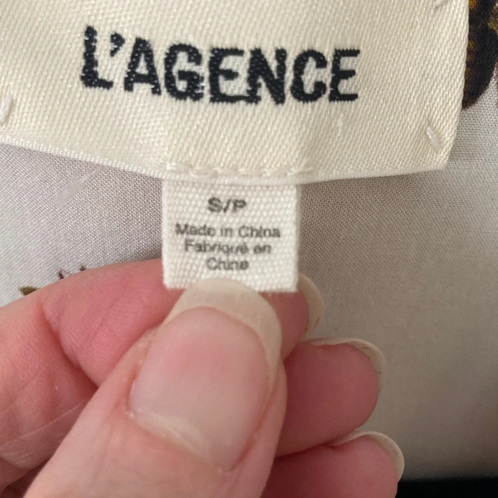 L’AGENCE Camille 3/4 sleeve Bee Button down Blouse - Picture 8 of 10